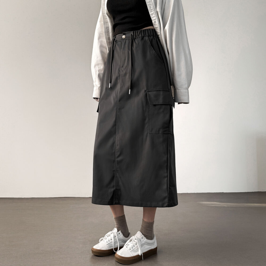 Длинная юбка с карманами и разрезом из нейлона