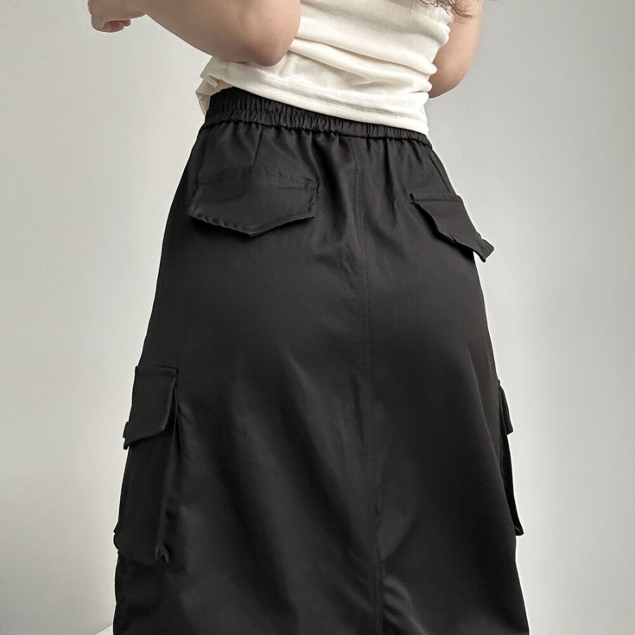 Длинная юбка с карманами карго, разрезом и шнуровкой на сборке