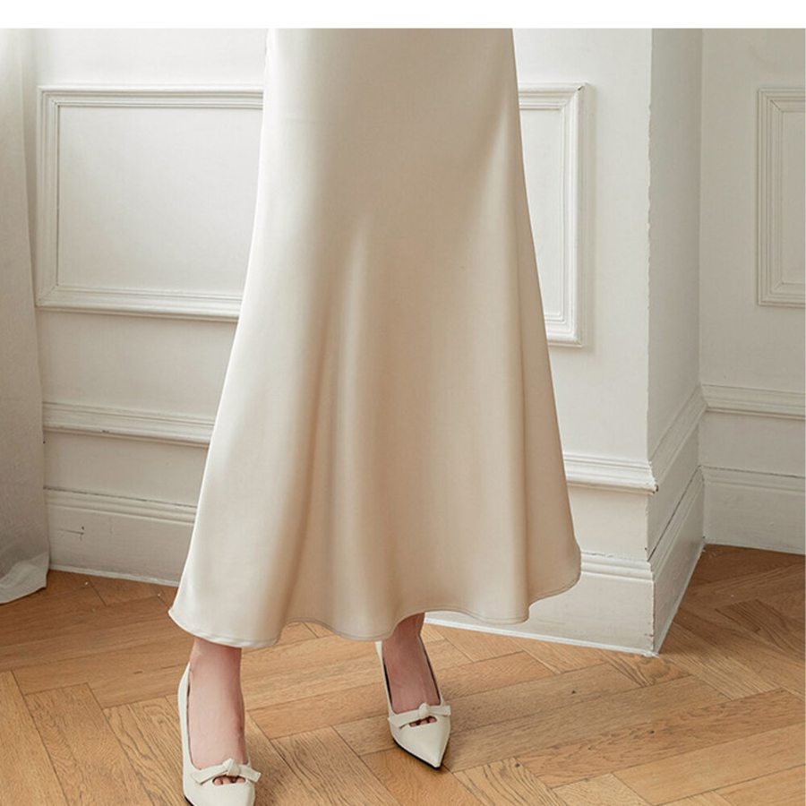 Длинная атласная юбка A-силуэта с высокой посадкой и скрытой резинкой