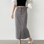 Летняя джинсовая юбка H-силуэта из тенсела с разрезом сзади и стрейчем по всей длине