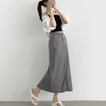 Летняя джинсовая юбка H-силуэта из тенсела с разрезом сзади и стрейчем по всей длине