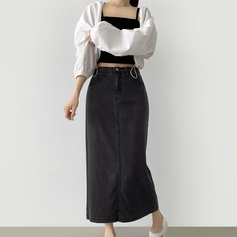 Летняя джинсовая юбка H-силуэта из тенсела с разрезом сзади и стрейчем по всей длине