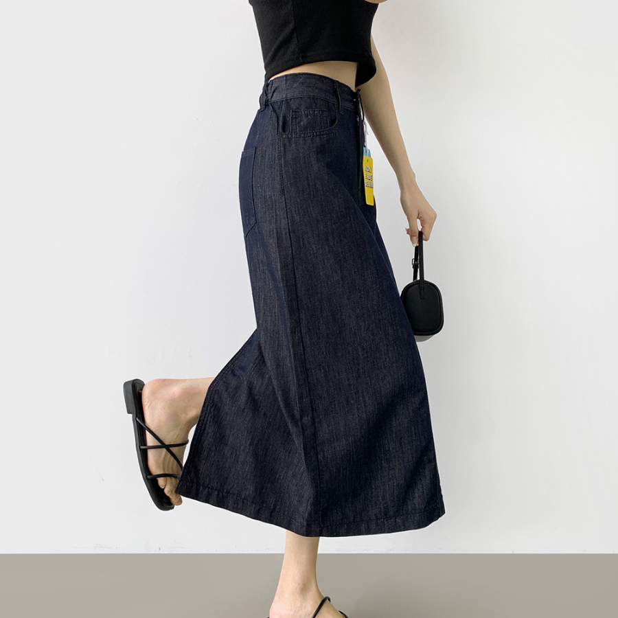 Летняя охлаждающая джинсовая юбка H-силуэта с разрезом сзади и эффектом "non-fade"