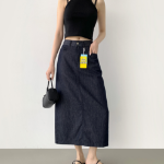 Летняя охлаждающая джинсовая юбка H-силуэта с разрезом сзади и эффектом "non-fade"