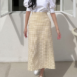 Длинная хлопковая юбка в клетку H-силуэта с разрезом и эластичной вставкой сзади