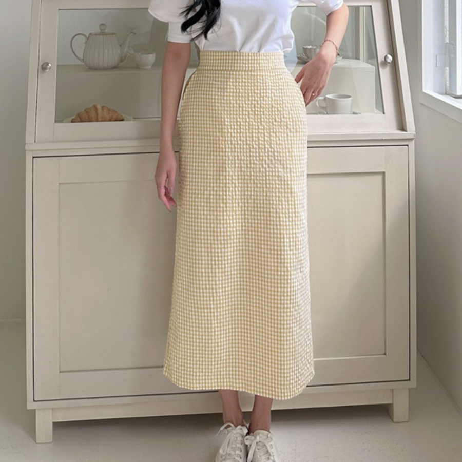 Длинная хлопковая юбка в клетку H-силуэта с разрезом и эластичной вставкой сзади