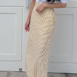 Длинная хлопковая юбка в клетку H-силуэта с разрезом и эластичной вставкой сзади