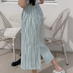 Длинная хлопковая юбка в клетку H-силуэта с разрезом и эластичной вставкой сзади