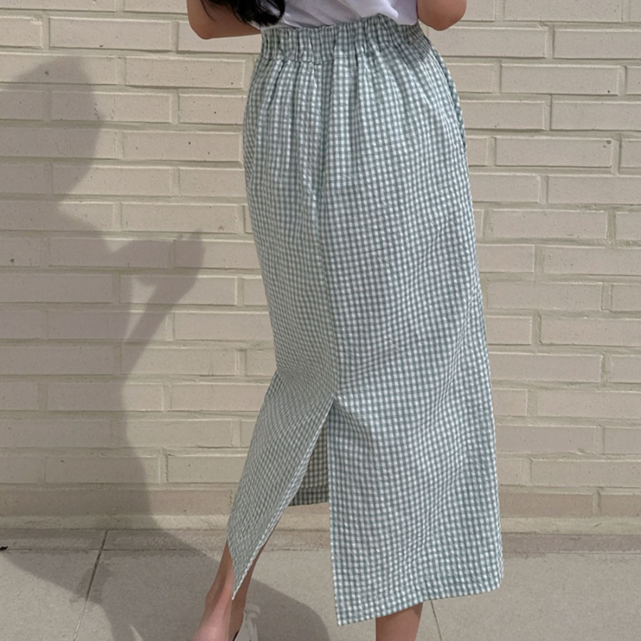 Длинная хлопковая юбка в клетку H-силуэта с разрезом и эластичной вставкой сзади