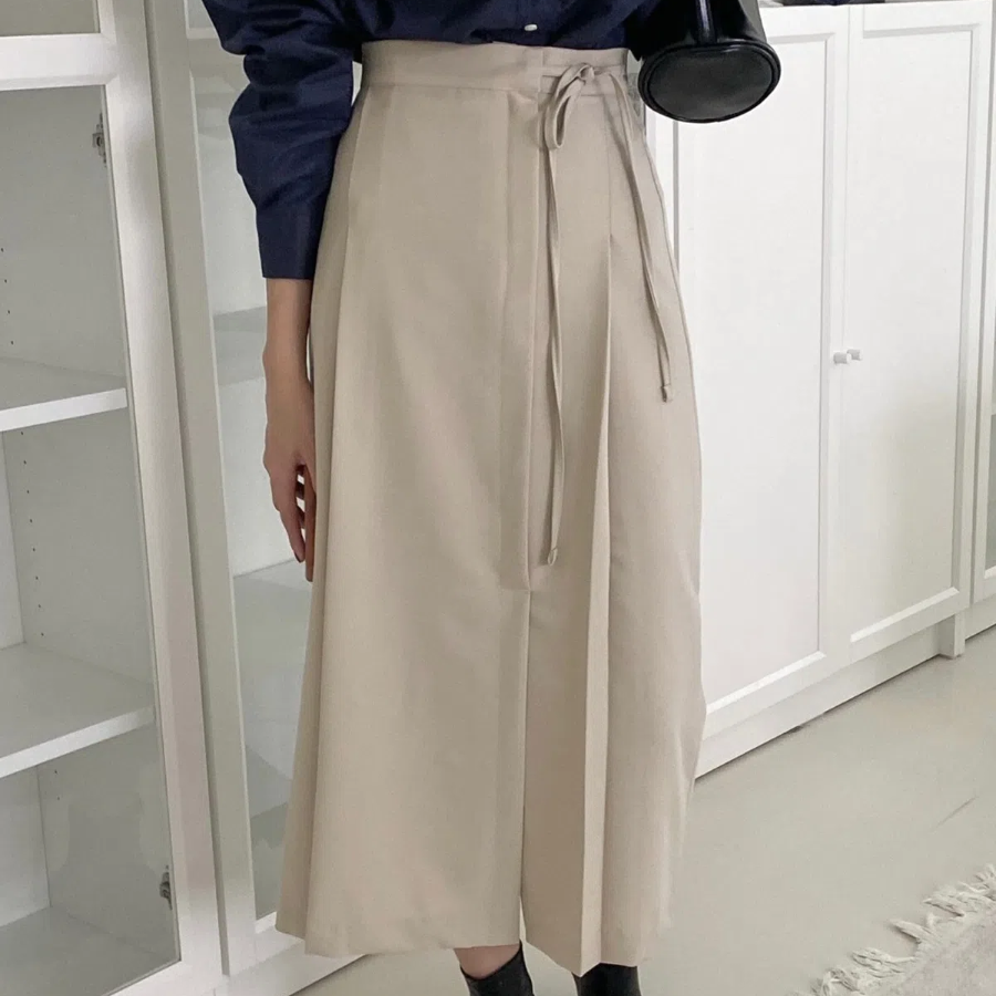 Длинная юбка с бантом "MYKKSK B" — модель-трансформер с запахом и A-силуэтом