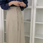 Длинная юбка с бантом "MYKKSK B" — модель-трансформер с запахом и A-силуэтом