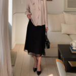 Длинная многослойная юбка с кружевом и разрезом для весны