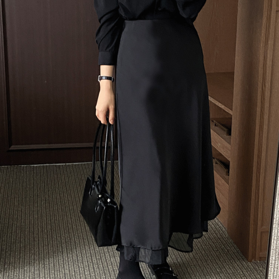 Длинная атласная юбка с полупрозрачным верхним слоем и эластичным поясом