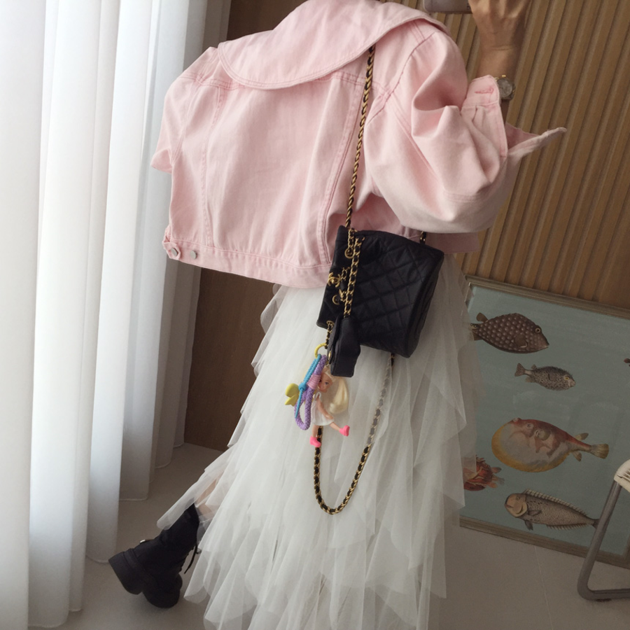 Длинная юбка с высокой талией, асимметричным кружевом и пышным силуэтом