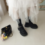 Длинная юбка с высокой талией, асимметричным кружевом и пышным силуэтом