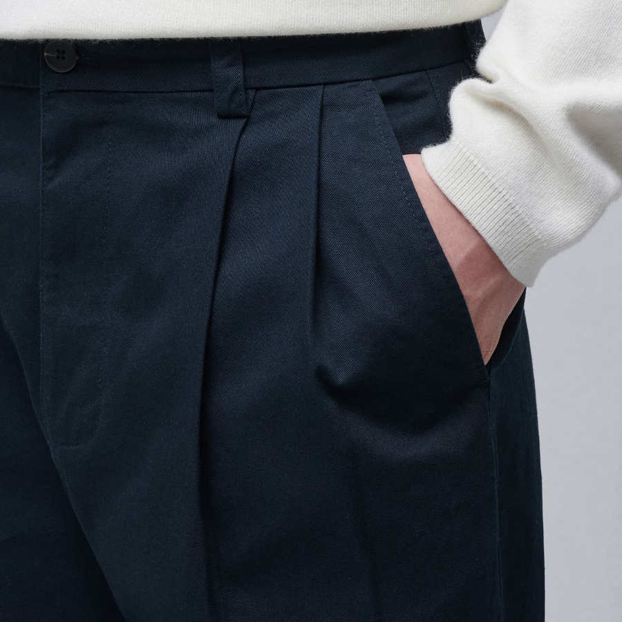 Two Tuck Wide Chino Pants [Navy]