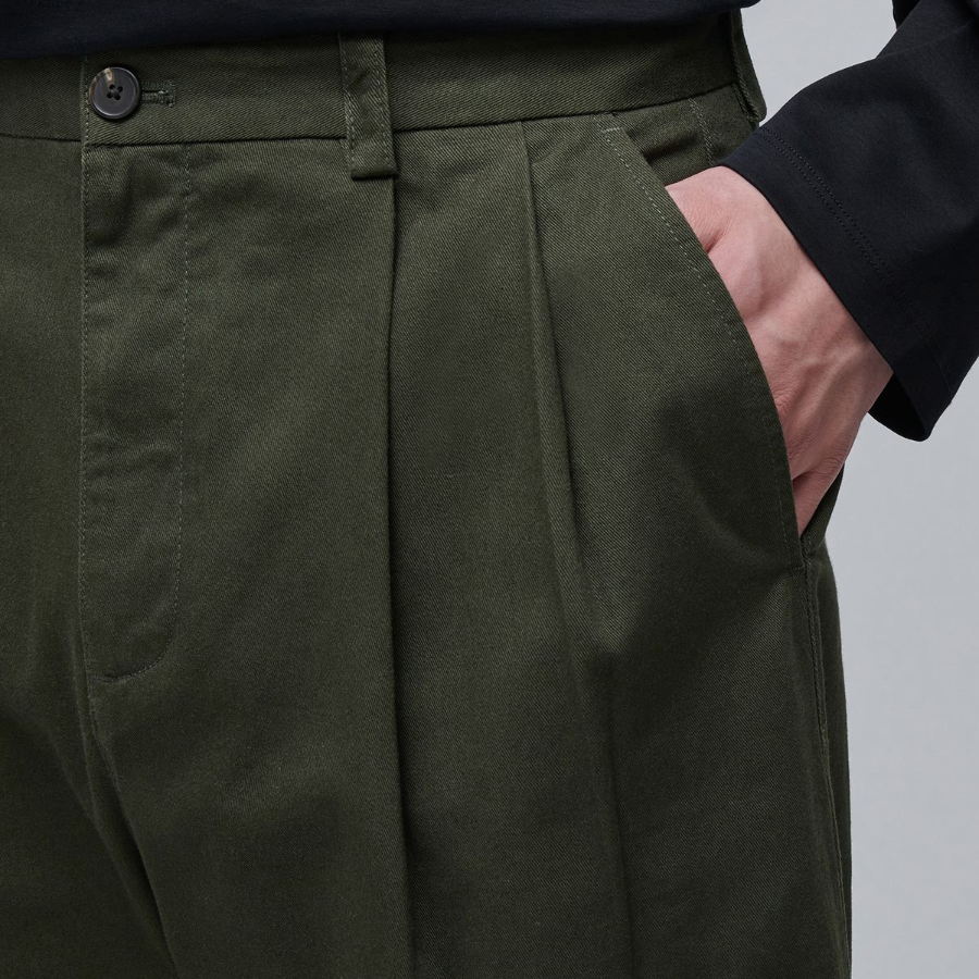 Two Tuck Wide Chino Pants [Khaki]