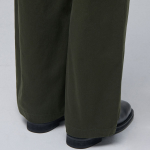 Two Tuck Wide Chino Pants [Khaki]