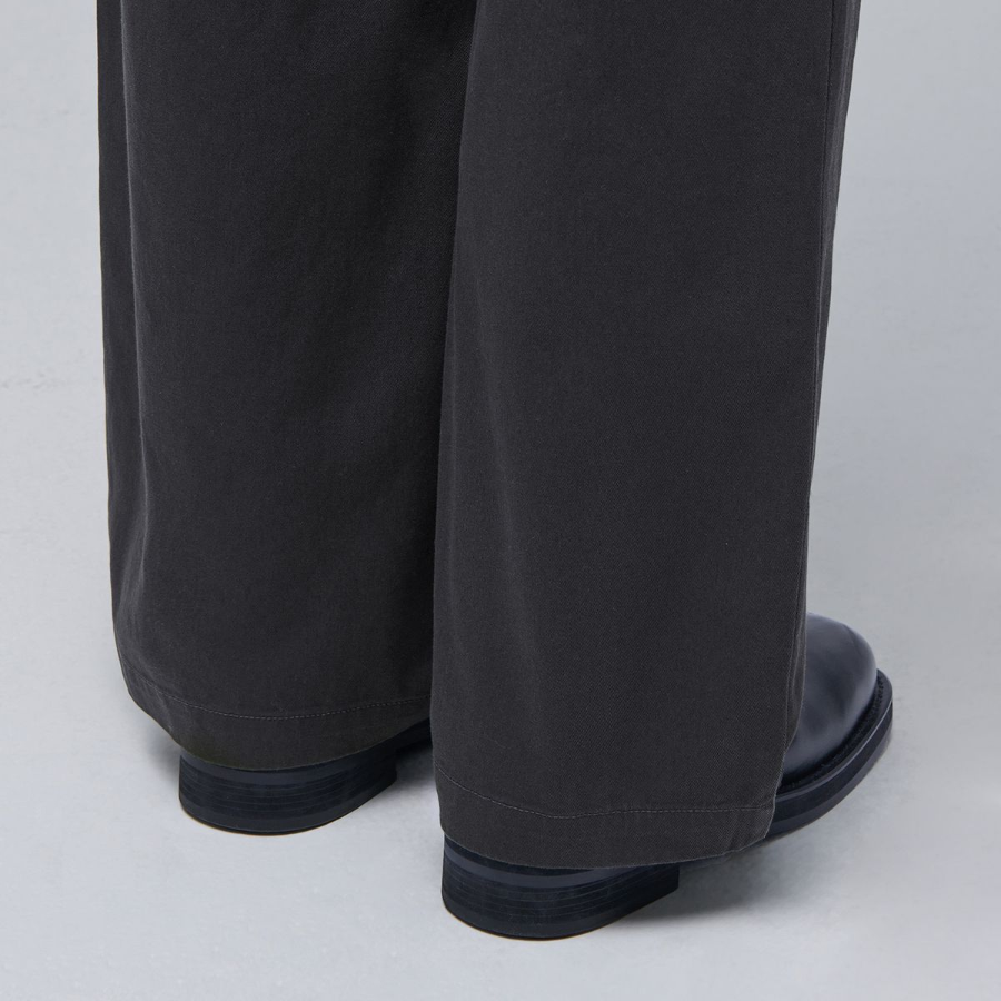 Two Tuck Wide Chino Pants [Dark Gray]