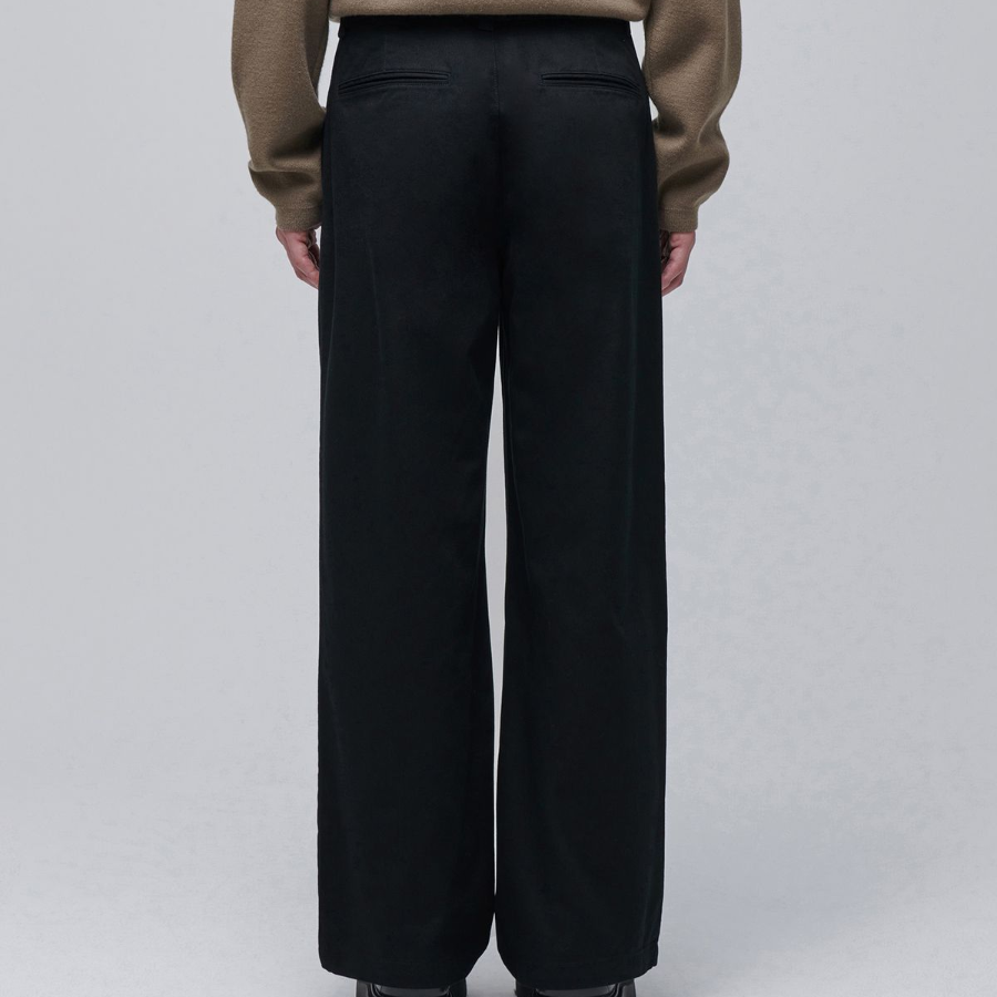 Two Tuck Wide Chino Pants [Black]