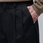 Two Tuck Wide Chino Pants [Black]