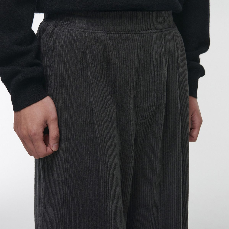 One Tuck Wide Corduroy Banding Pants [Dark Gray]