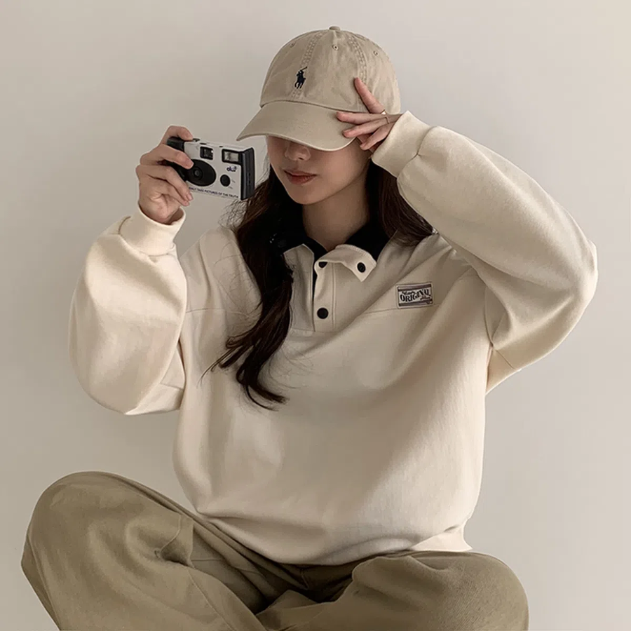 Loose Fit Patch Contrast Collar Sweatshirt