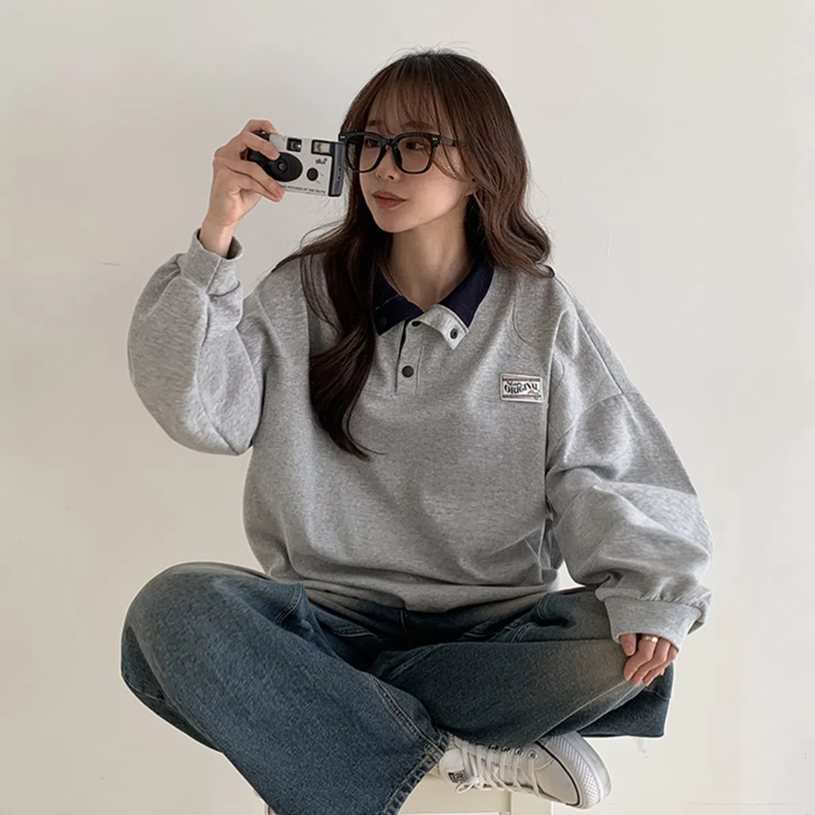 Loose Fit Patch Contrast Collar Sweatshirt