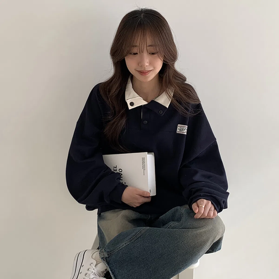 Loose Fit Patch Contrast Collar Sweatshirt