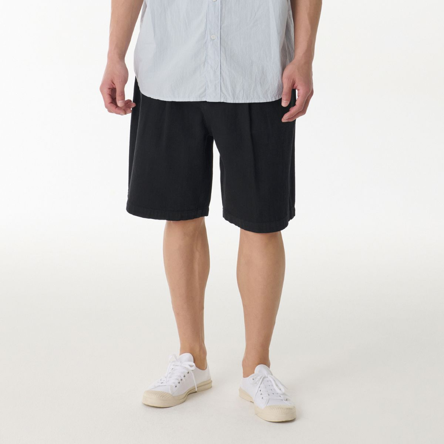 Linen Like Two-Tuck Wide Denim Shorts [Black]