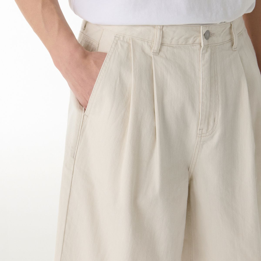 Linen Like Two-Tuck Wide Denim Shorts [Cream]