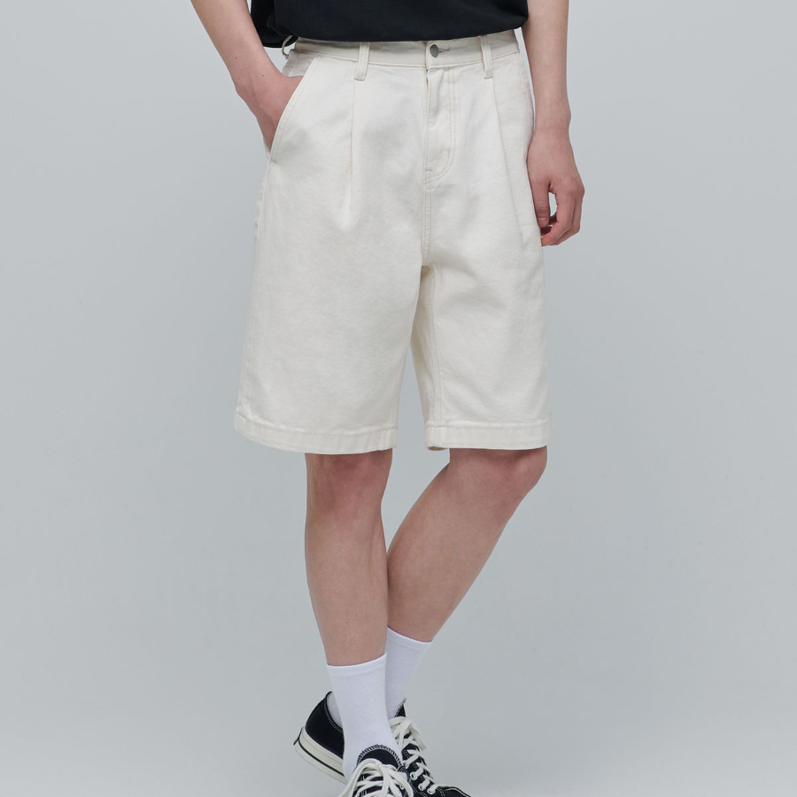 One Tuck Wide Denim Shorts [Cream]