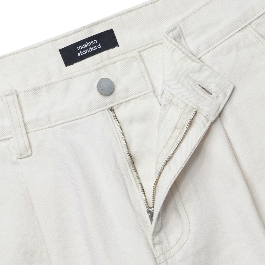 One Tuck Wide Denim Shorts [Cream]