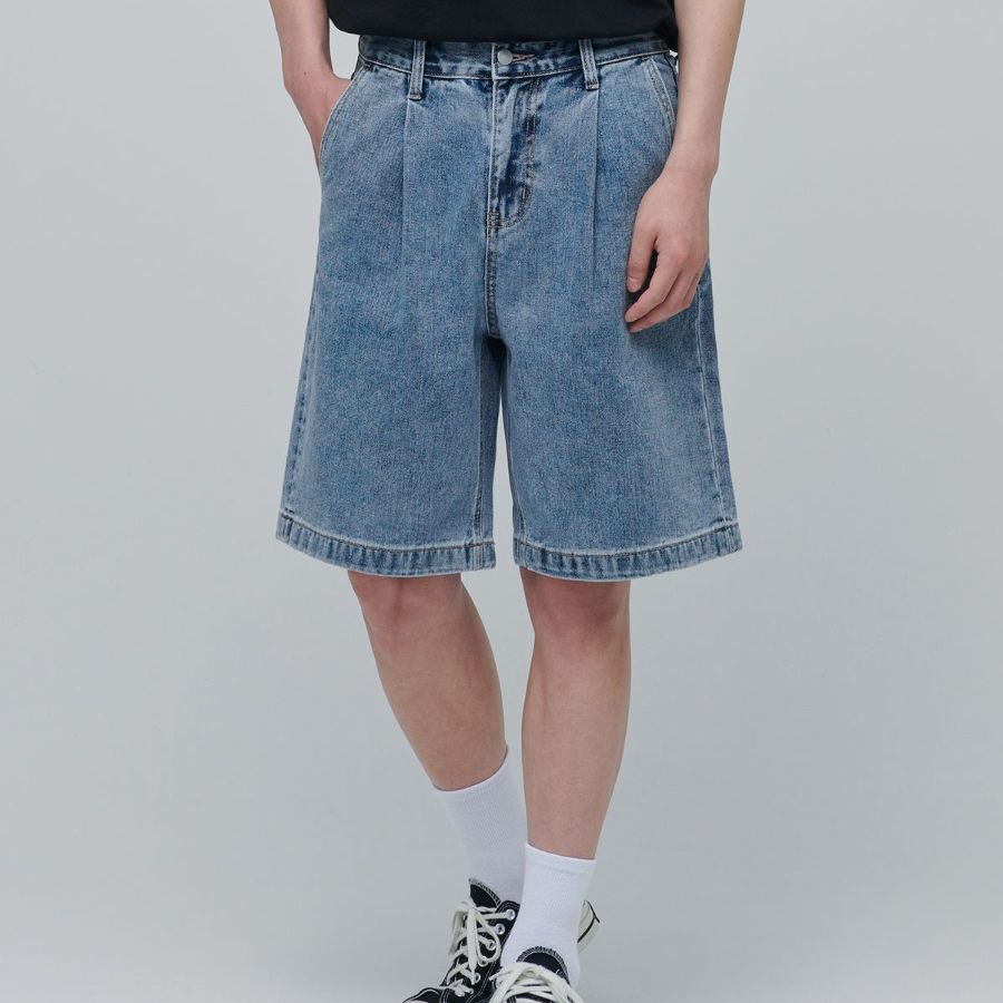 One Tuck Wide Denim Shorts [Light Indigo]