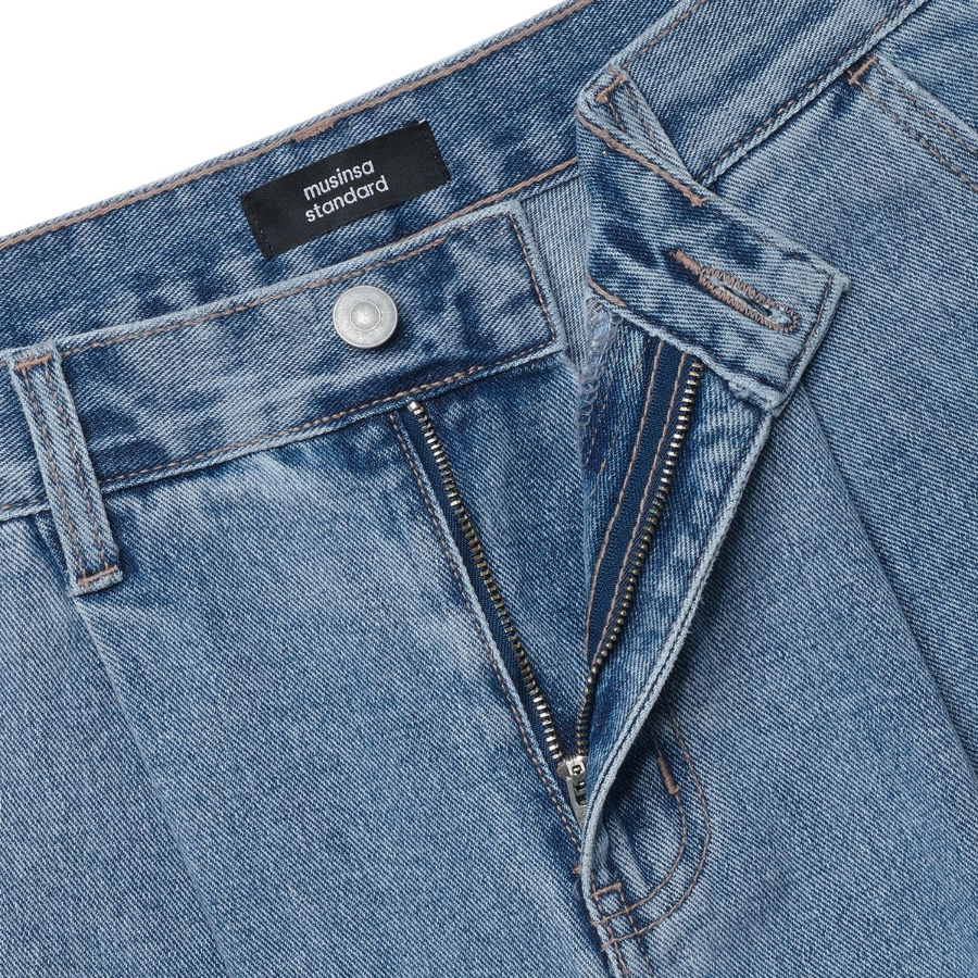 One Tuck Wide Denim Shorts [Light Indigo]