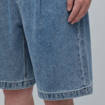 One Tuck Wide Denim Shorts [Light Indigo]