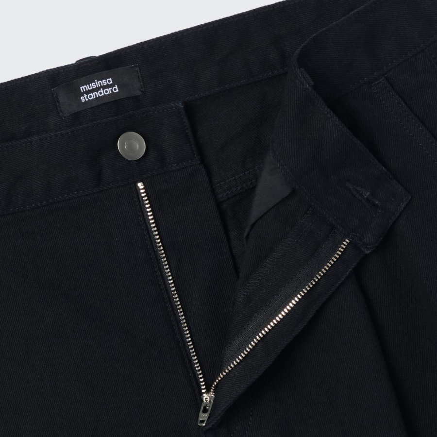 One Tuck Wide Denim Shorts [Black]