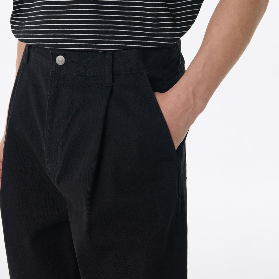 One Tuck Wide Denim Shorts [Black]