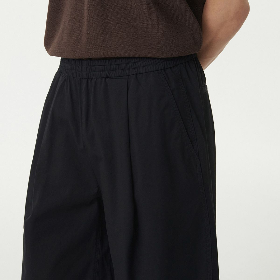 Cotton One-Tuck Wide Banding Shorts [Black]
