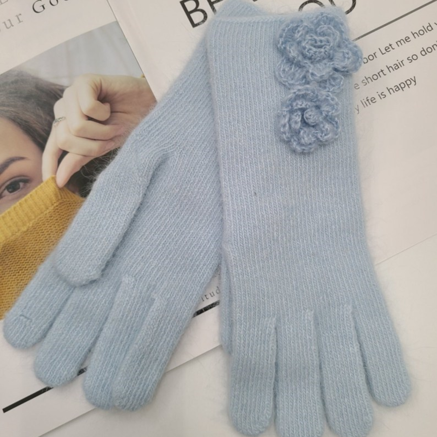 Женские Вязаные Перчатки из Ангоры с Цветочной Вышивкой и Touch-функцией — тёплый уют и нежный декор