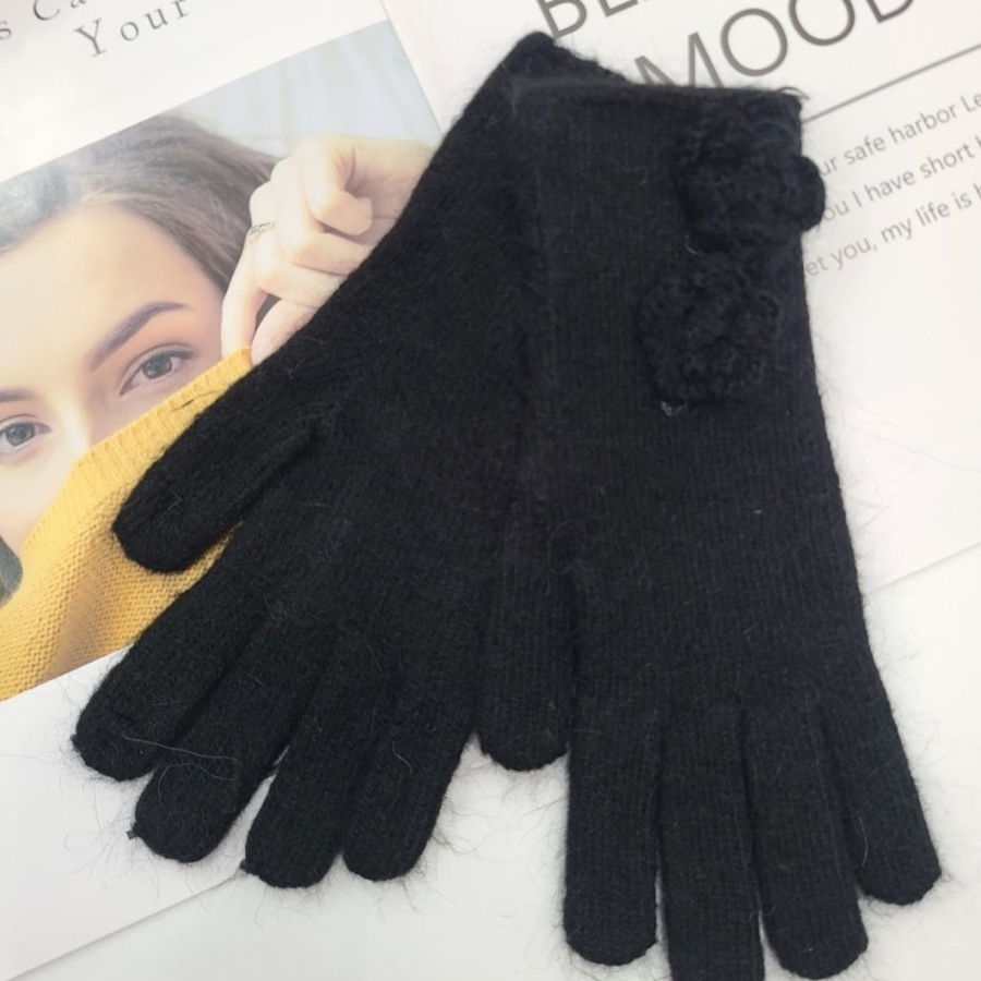 Женские Вязаные Перчатки из Ангоры с Цветочной Вышивкой и Touch-функцией — тёплый уют и нежный декор