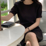 Элегантное твидовое платье с жемчужными пуговицами и короткими рукавами