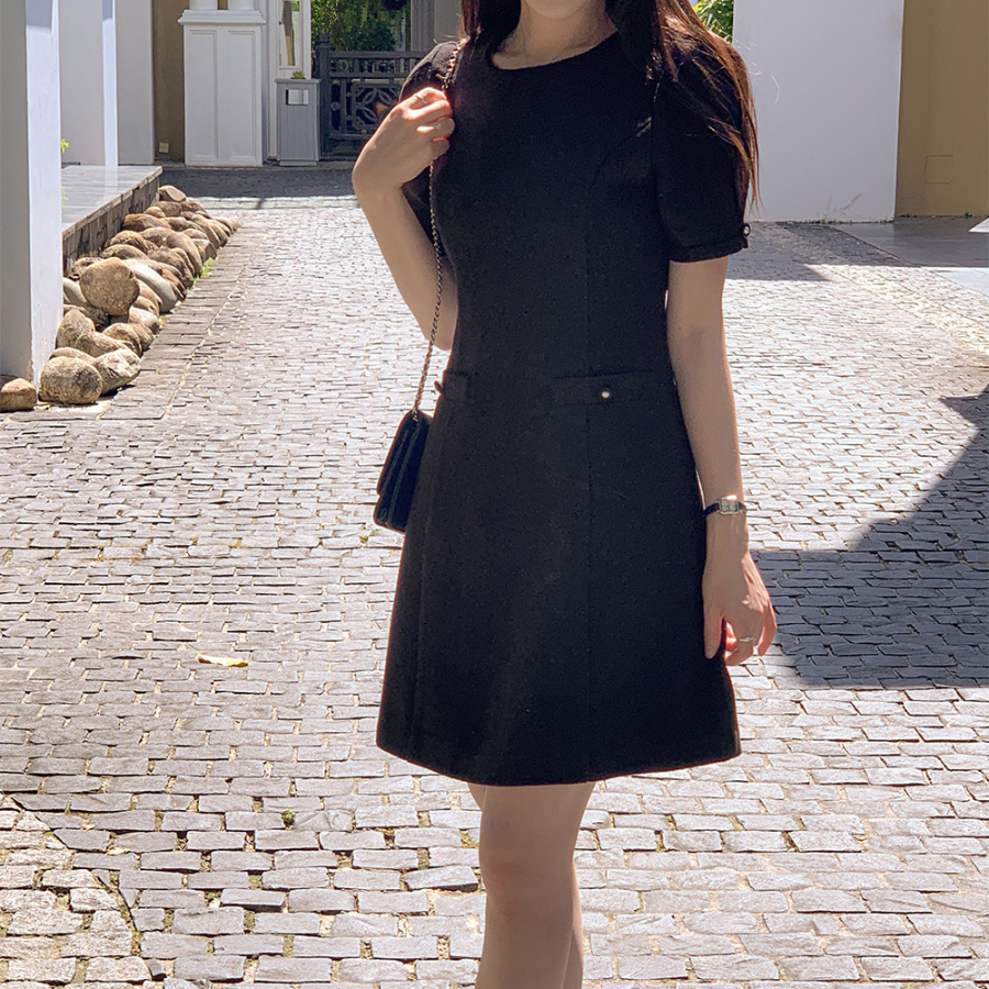 Элегантное твидовое платье с жемчужными пуговицами и короткими рукавами