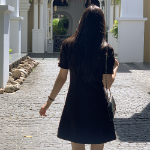 Элегантное твидовое платье с жемчужными пуговицами и короткими рукавами