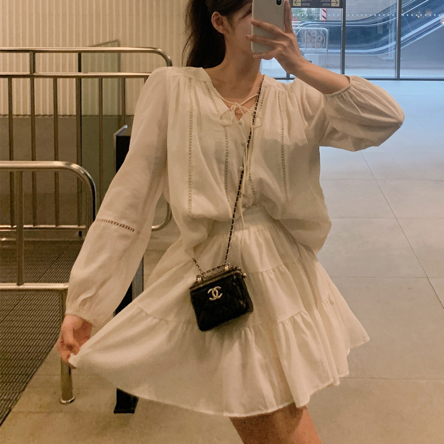 Костюм с блузкой и мини-юбкой с шортами внутри