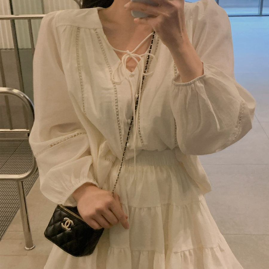 Костюм с блузкой и мини-юбкой с шортами внутри