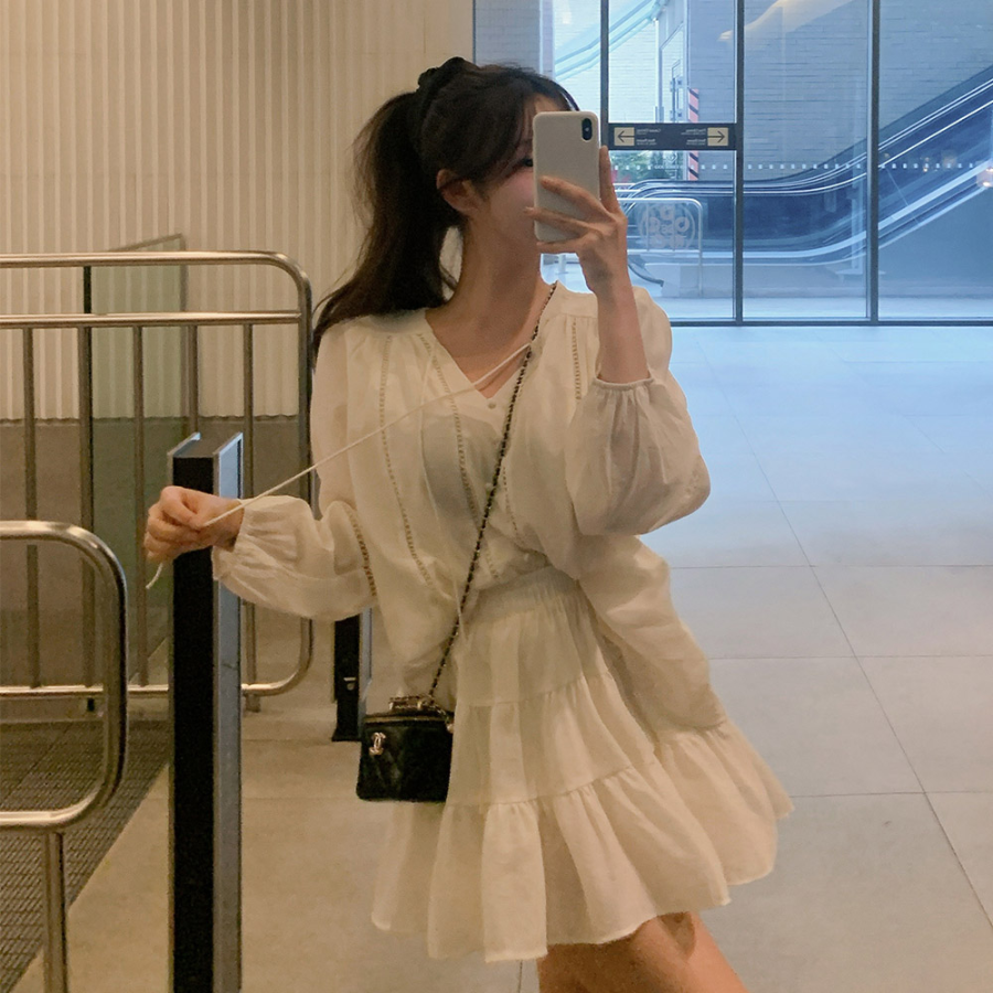 Костюм с блузкой и мини-юбкой с шортами внутри