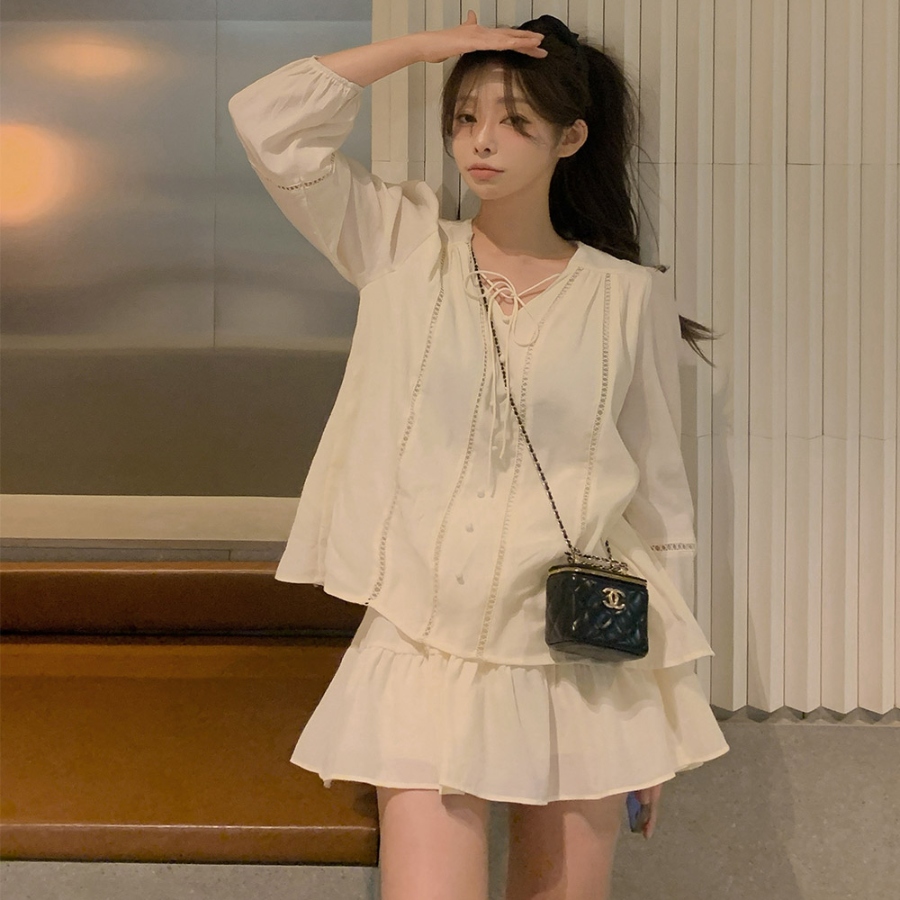 Костюм с блузкой и мини-юбкой с шортами внутри