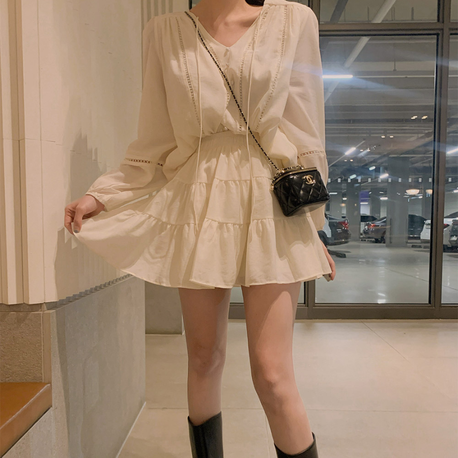 Костюм с блузкой и мини-юбкой с шортами внутри