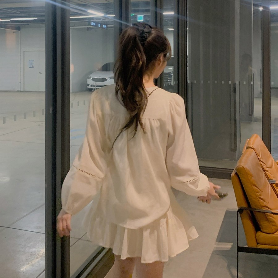 Костюм с блузкой и мини-юбкой с шортами внутри